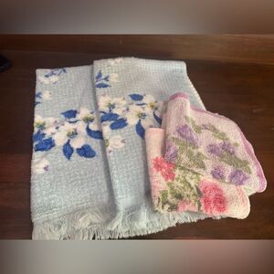 VINTAGE Floral 2 x Hand Towels 2 x Wash Clothes Blue Pink Dogwood